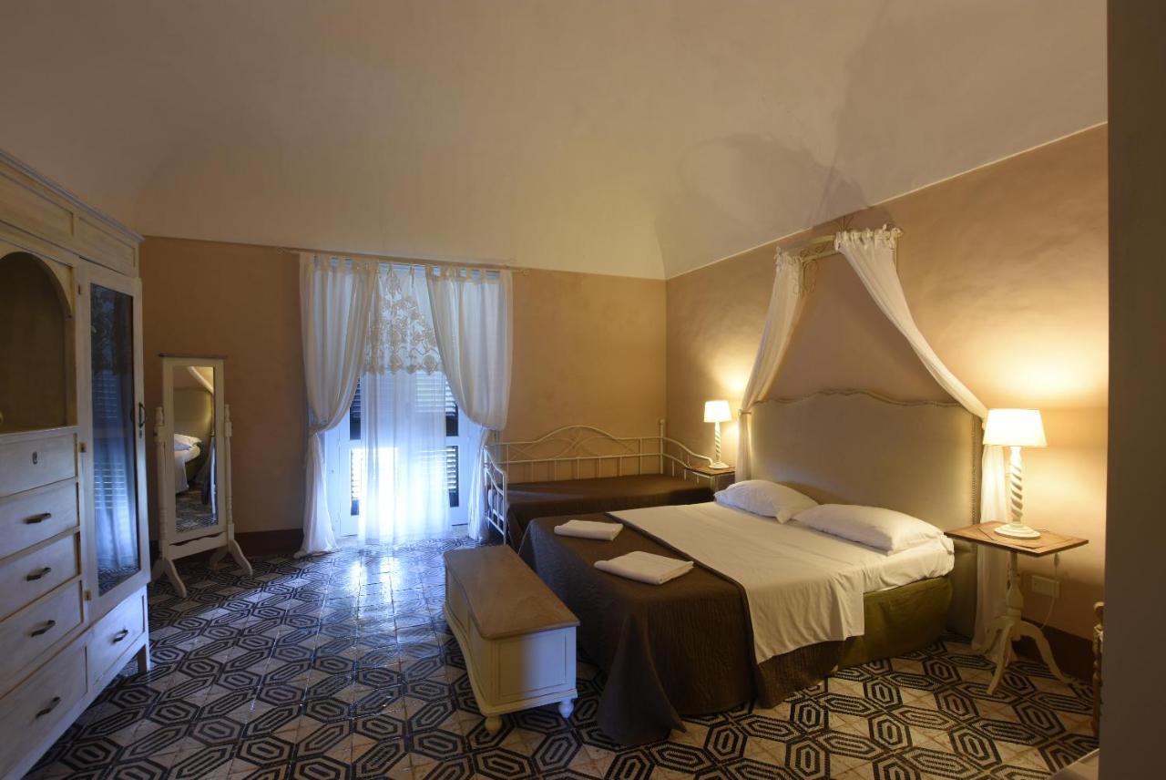 Borgo Del Carato Hotel Solarino Bagian luar foto