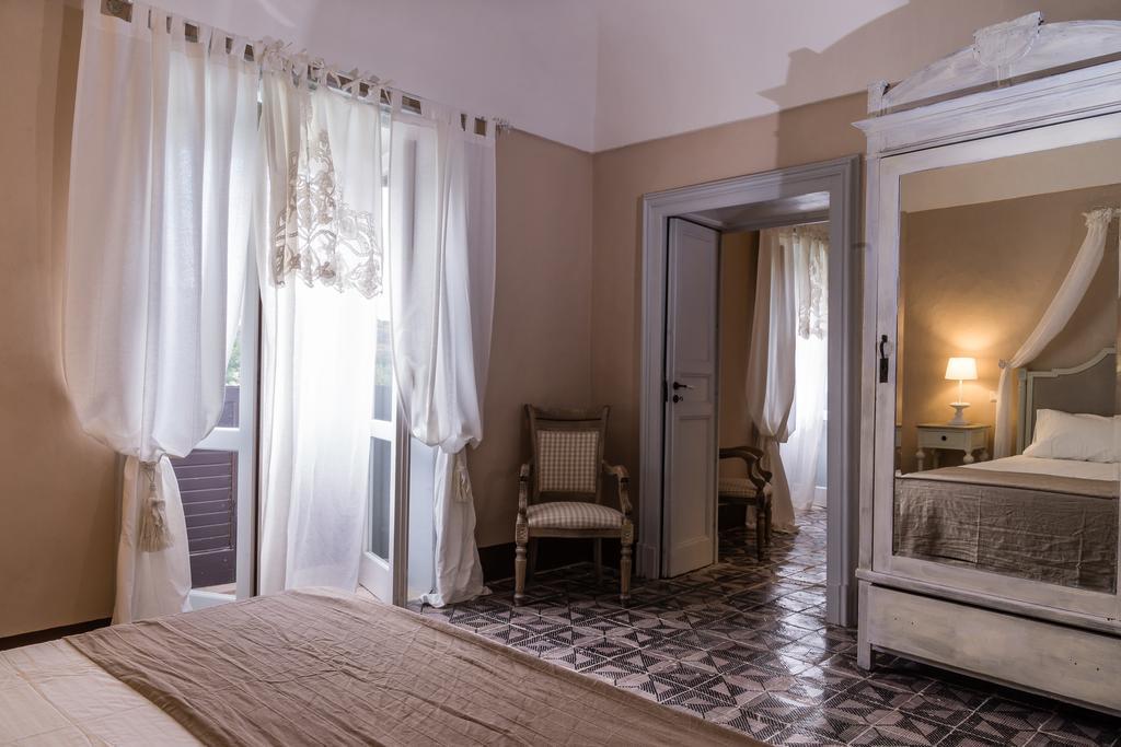 Borgo Del Carato Hotel Solarino Bagian luar foto
