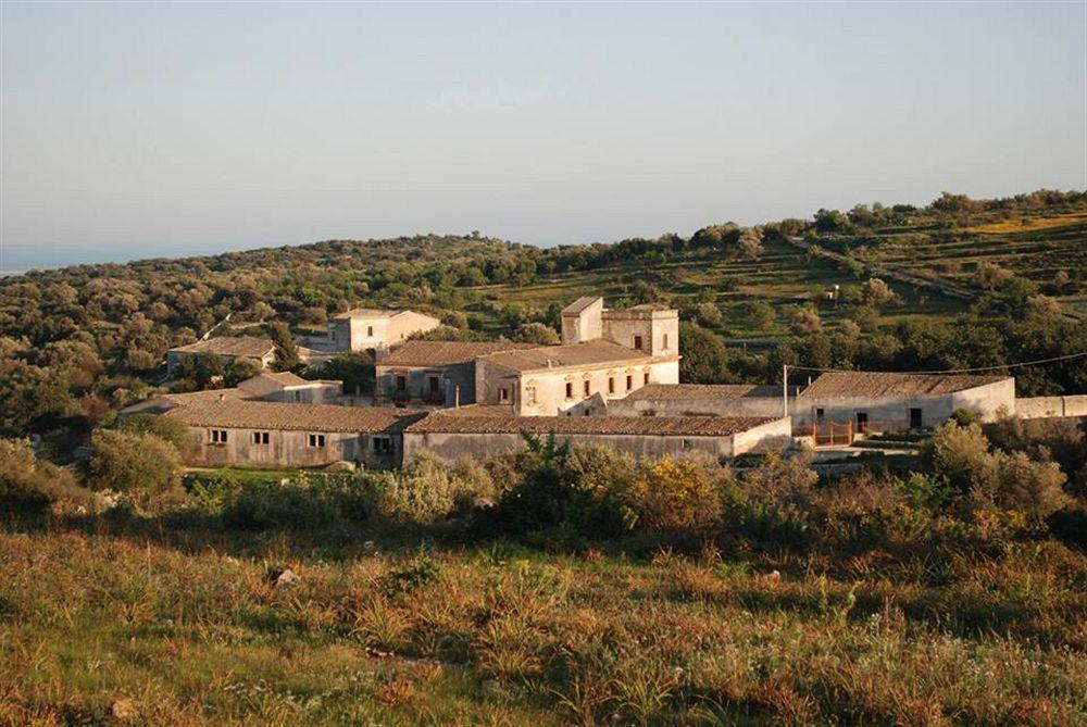 Borgo Del Carato Hotel Solarino Bagian luar foto