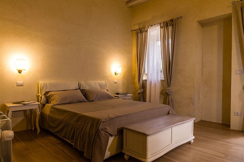 Borgo Del Carato Hotel Solarino Bagian luar foto