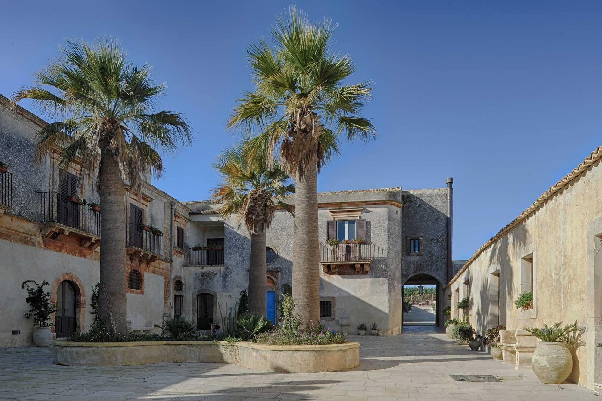 Borgo Del Carato Hotel Solarino Bagian luar foto