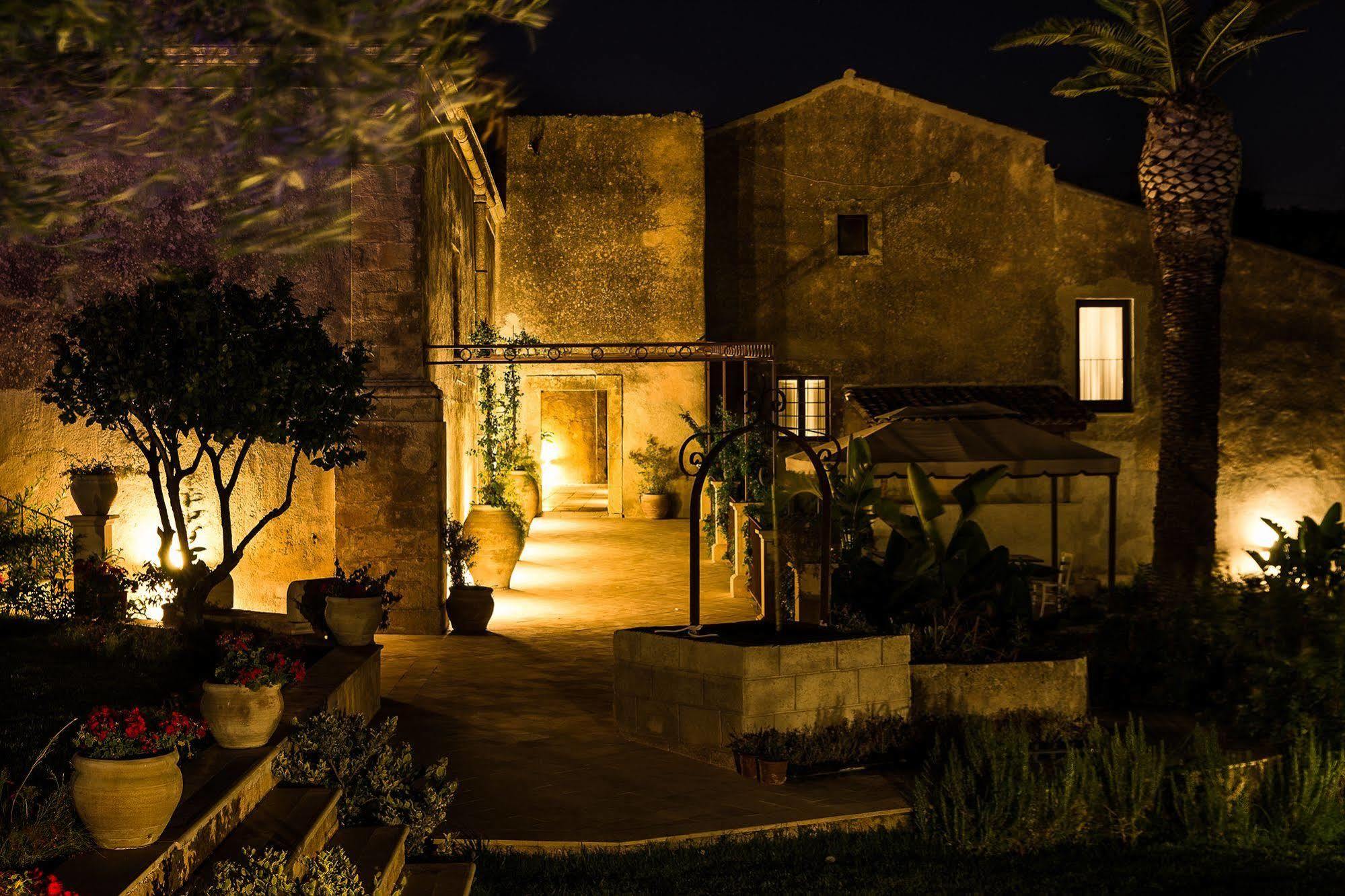 Borgo Del Carato Hotel Solarino Bagian luar foto
