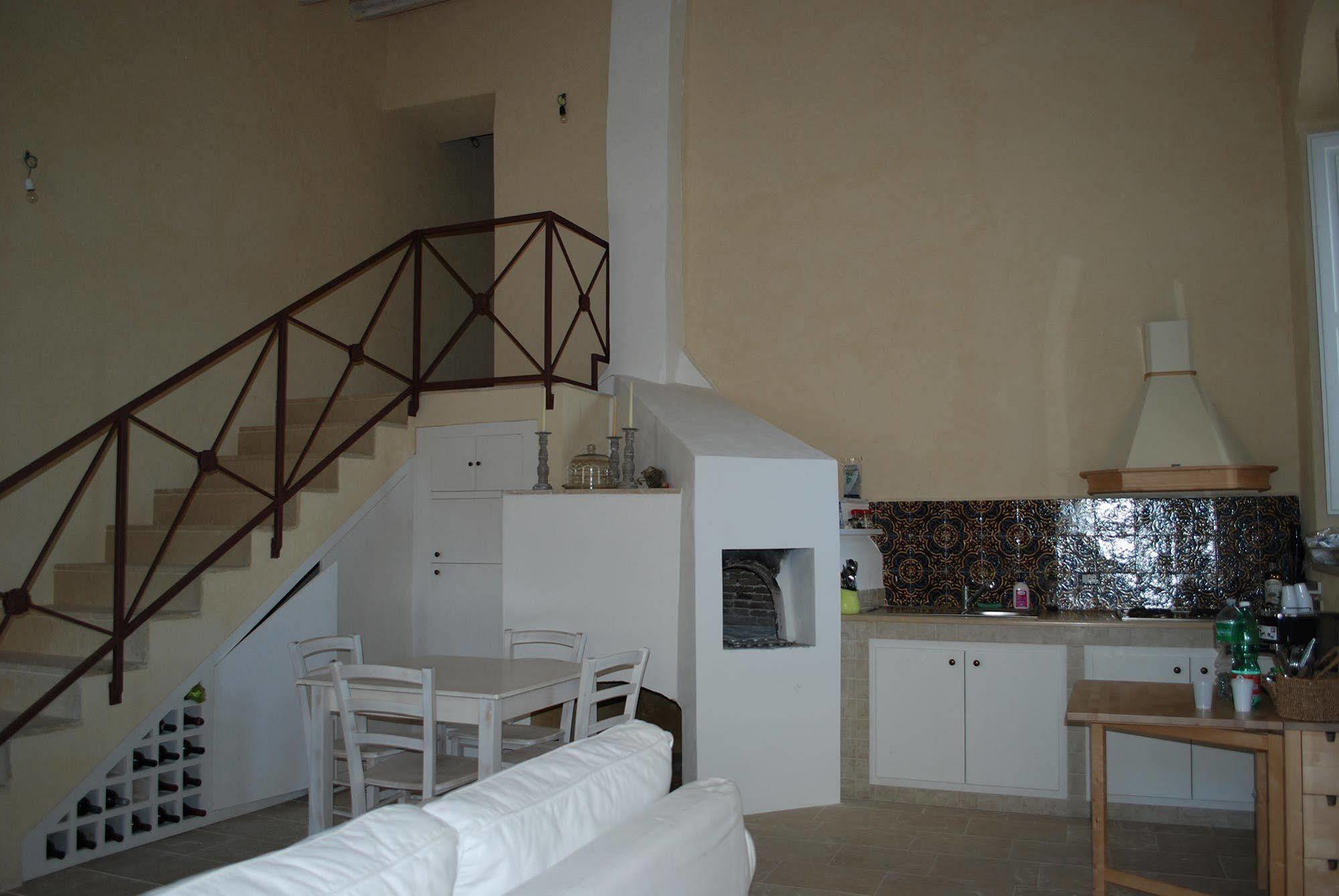 Borgo Del Carato Hotel Solarino Bagian luar foto