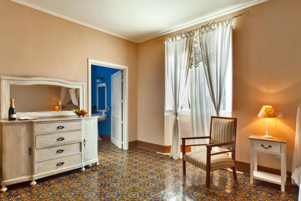 Borgo Del Carato Hotel Solarino Bagian luar foto
