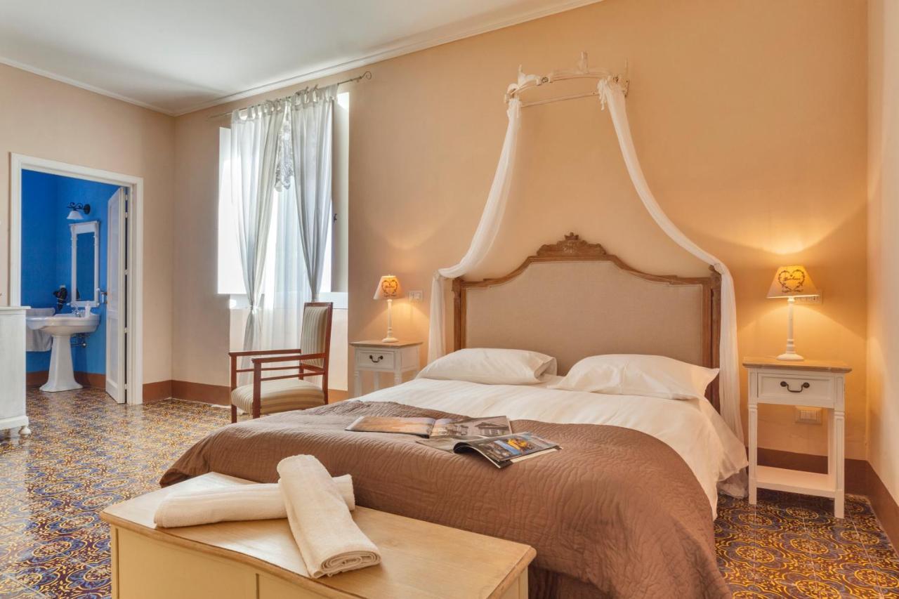 Borgo Del Carato Hotel Solarino Bagian luar foto